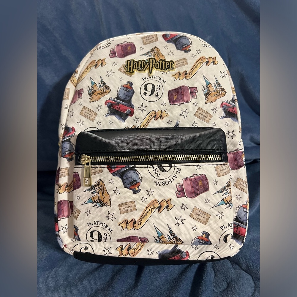 HARRY POTTER small backpack. Great for a holiday gift! Never used.